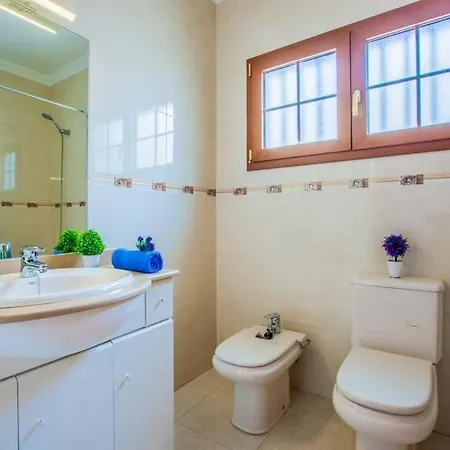 Puerto Del Carmen Sleeps 6 Pool Air Con Wifi Villa Puerto del Carmen (Lanzarote)