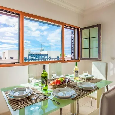 Puerto Del Carmen Sleeps 6 Pool Air Con Wifi Villa Puerto del Carmen (Lanzarote)